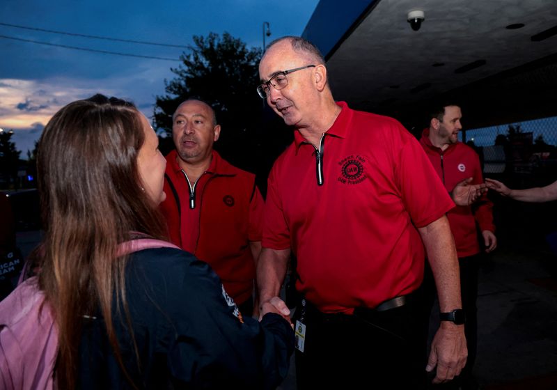 &copy; Reuters. FILE PHOTO: United Auto Workers President Shawn Fain greets workers at the Stellantis Sterling Heights Assembly Plant, to mark the beginning of contract negotiations in Sterling Heights, Michigan, U.S. July 12, 2023.  REUTERS/Rebecca Cook/File Photo