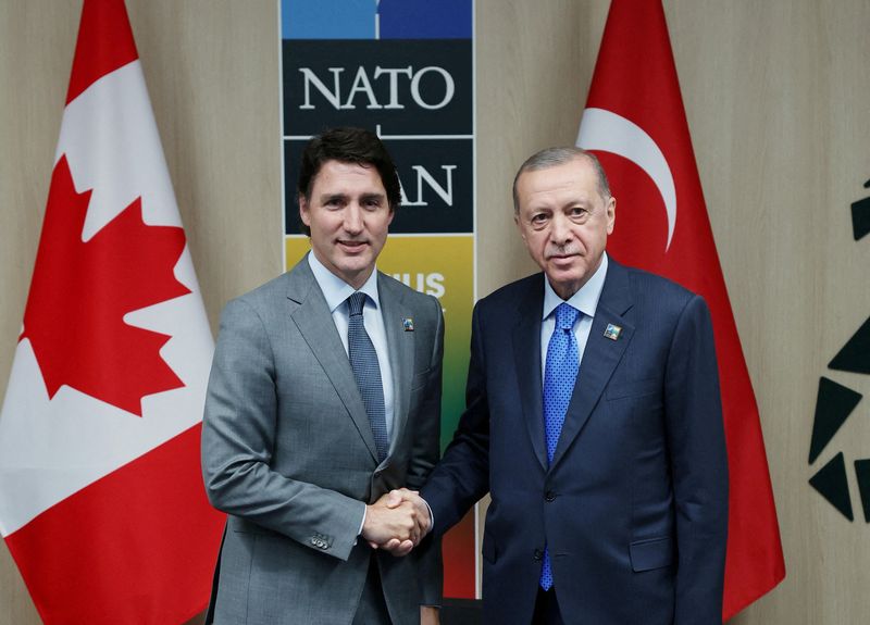 &copy; Reuters. FILE PHOTO: Turkish President Tayyip Erdogan meets with Canadian Prime Minister Justin Trudeau, ahead of a NATO leaders summit in Vilnius, Lithuania July 11, 2023. Turkish Presidential Press Office/Handout via REUTERS/File Photo