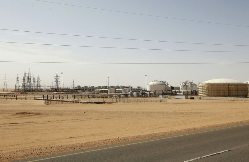 &copy; Reuters. منظر عام لحقل شرارة النفطي في ليبيا في صورة من أرشيف رويترز. 