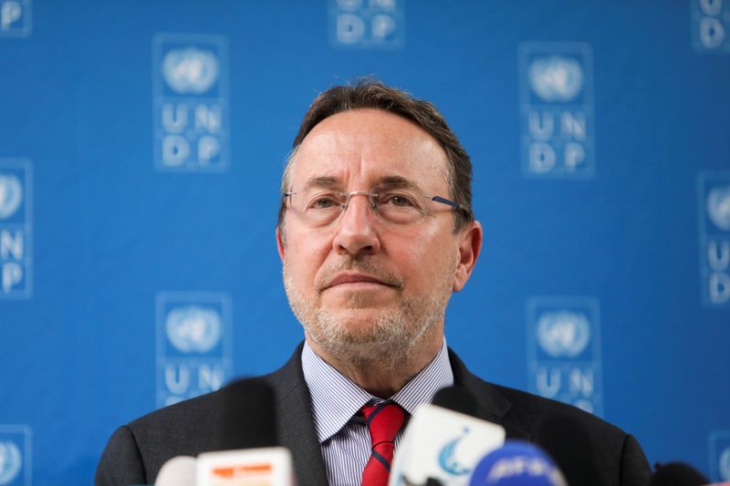 &copy; Reuters. FOTO DE ARCHIVO: El administrador del Programa de las Naciones Unidas para el Desarrollo (PNUD), Achim Steiner, habla durante una rueda de prensa en Kabul, Afganistán. 29 de marzo de 2022. REUTERS/Ali Khara