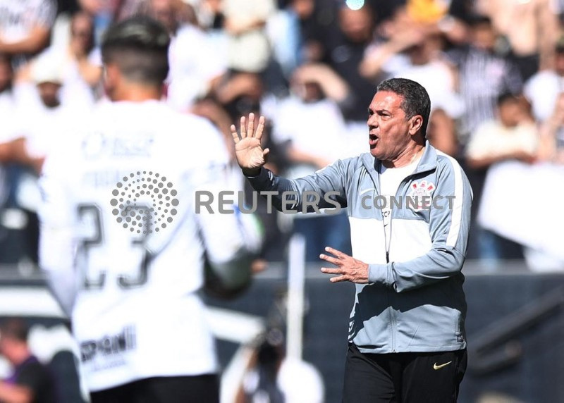 &copy; Reuters. Técnico do Corinthians Vanderlei Luxemburgo
 2/7/2023    REUTERS/Carla Carniel