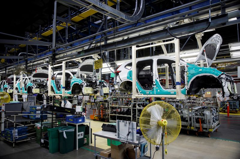 &copy; Reuters. Employees work on the Honda CR-V vehicle on the assembly line at the production facilities of Honda Canada Manufacturing in Alliston, Ontario, Canada March 16, 2022. REUTERS/Cole Burston/File Photo