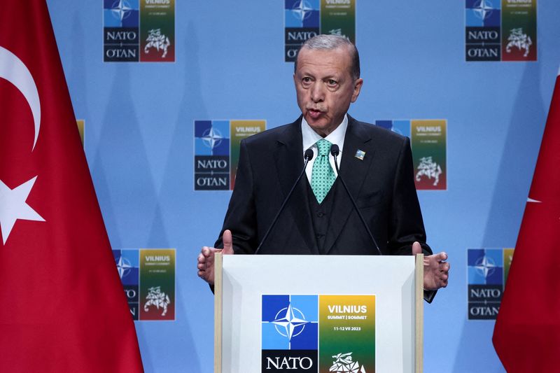 &copy; Reuters. FILE PHOTO: Turkish President Recep Tayyip Erdogan holds a press conference during a NATO leaders summit in Vilnius, Lithuania July 12, 2023. REUTERS/Kacper Pempel/