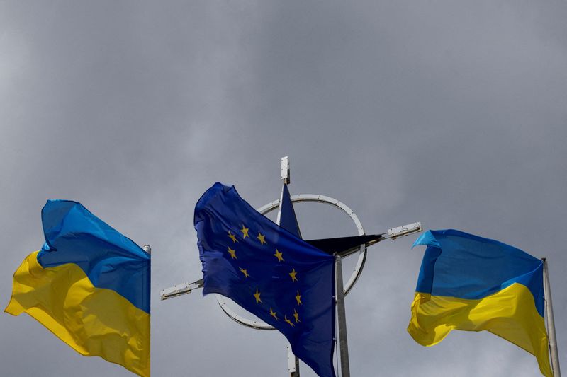 &copy; Reuters. FILE PHOTO: National flags of Ukraine and European Union rise in front of the NATO emblem, amid Russia's attack on Ukraine, in central Kyiv, Ukraine July 11, 2023. REUTERS/Valentyn Ogirenko//