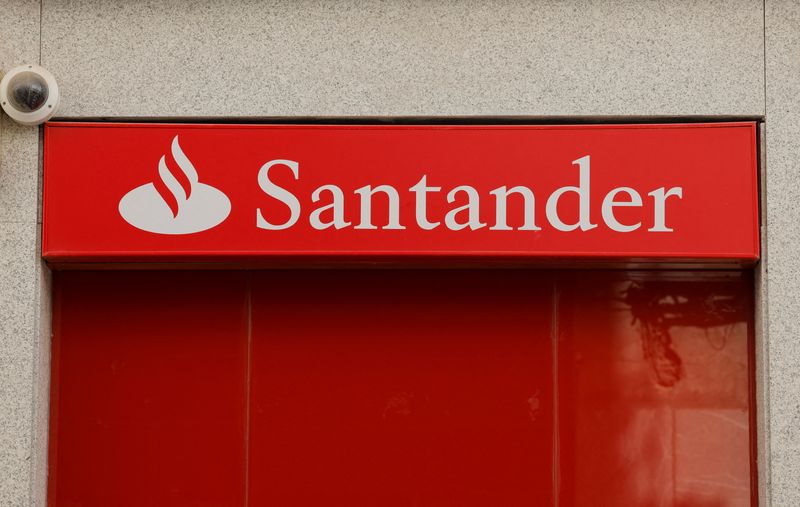 &copy; Reuters. FILE PHOTO: The logo of Santander bank is seen outside a branch in Ronda, Spain, October 25, 2022. REUTERS/Jon Nazca