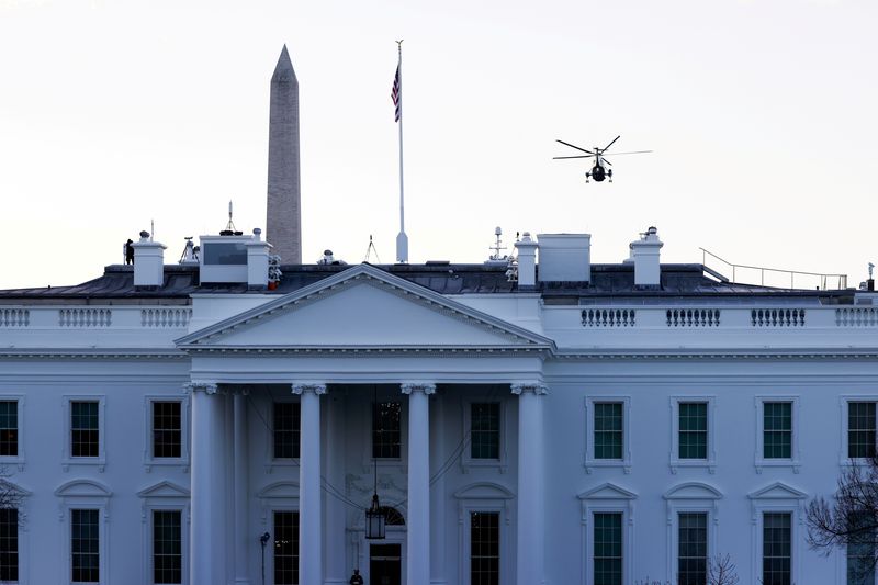 &copy; Reuters. FILE PHOTO: U.S. President Donald Trump departs the White House aboard Marine One ahead of the inauguration of President-elect Joe Biden, in Washington, U.S., January 20, 2021. REUTERS/Andrew Kelly/File Photo