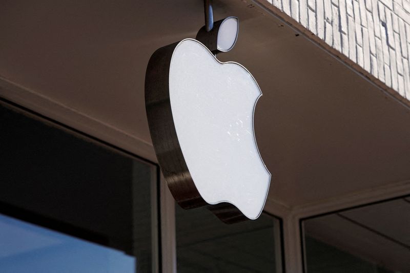 &copy; Reuters. FILE PHOTO: Logo of an Apple store is seen as Apple Inc. reports fourth quarter earnings in Washington, U.S., January 27, 2022.      REUTERS/Joshua Roberts/File Photo