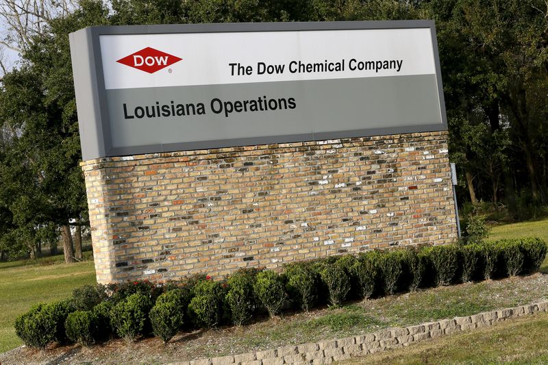 &copy; Reuters. FILE PHOTO: A sign is seen at an entrance to a Dow Chemical Co plant in Plaquemine, Louisiana December 12, 2015. REUTERS/Jonathan Bachman/File Photo