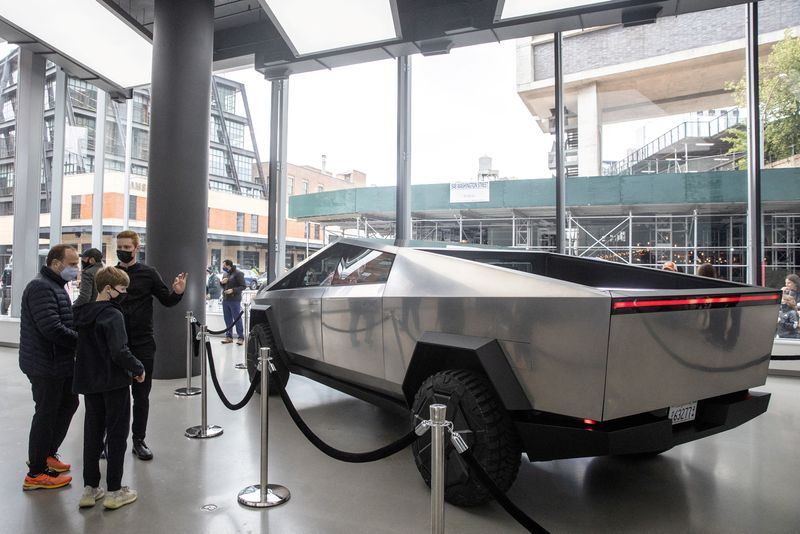 &copy; Reuters. FILE PHOTO: Tesla's Cybertruck is displayed at Manhattan's Meatpacking District in New York City, U.S., May 8, 2021. REUTERS/Jeenah Moon/File Photo