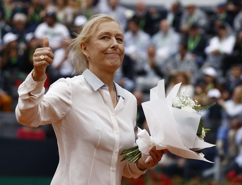 &copy; Reuters. FILE PHOTO: Tennis - Italian Open - Foro Italico, Rome, Italy - May 21, 2023 Former tennis player Martina Navratilova acknowledges the fans during the presentation of her Golden Racket 2023 award before the men's singles final REUTERS/Guglielmo Mangiapane
