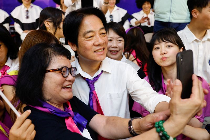&copy; Reuters. FILE PHOTO: Taiwan's Vice President William Lai takes a selfie with a supporter at the launching ceremony of an all female lead presidential campaign volunteer group in Taipei, Taiwan July 9, 2023. REUTERS/Ann Wang