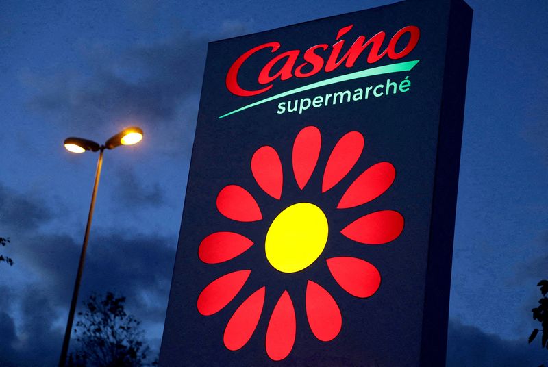 &copy; Reuters. Le logo d'un supermarché Casino est photographié à Cannes. /Photo prise le 9 novembre 2019/REUTERS/Eric Gaillard