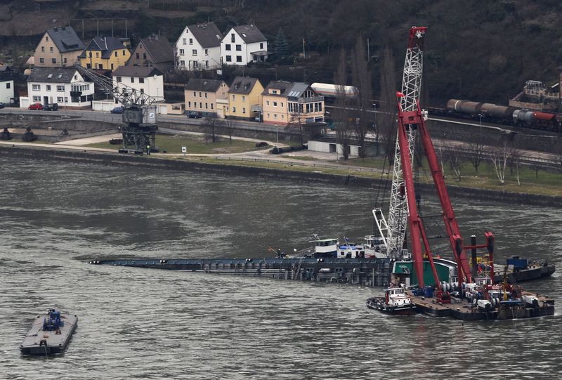&copy; Reuters. FILE PHOTO: Salvage ships work next to a capsized tanker in the middle of the Rhine (Rhein) river near Sankt Goarshausen January 28, 2011. REUTERS/Alex Domanski/File photo