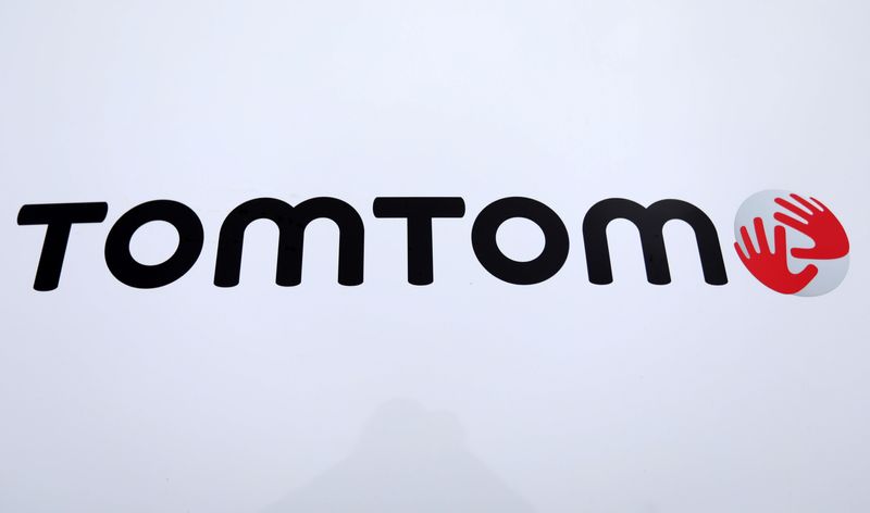 &copy; Reuters. FOTO ARCHIVO-El logotipo de TomTom en un vehículo en Eindhoven, Países Bajos, 21 de noviembre de 2019. REUTERS/Eva Plevier