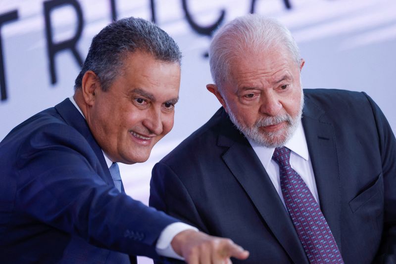 &copy; Reuters. Lula e Costa conversam durante cerimônia no Palácio do Planalto
02/03/2023
REUTERS/Adriano Machado
