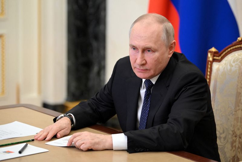 &copy; Reuters. الرئيس الروسي فلاديمير بوتين خلال اجتماع بموسكو يوم الاثنين. صورة لرويترز من وكالة سبوتنيك للأنباء.