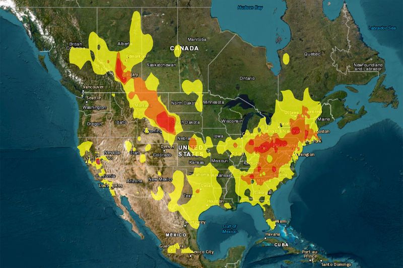 © Reuters. A map of North America shows concentrations of particulate matter (PM2.5), the main pollutant in wildfire smoke, as depicted on the airnow.gov site July 17, 2023.   AirNow.gov/Handout via REUTERS.   