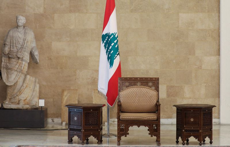 &copy; Reuters. مقعد الرئاسة اللبنانية الشاغر في قصر بعبدا منذ انتهاء ولاية الرئيس السابق ميشال عون في الأول من نوفمبر تشرين الثاني 2022. تصوير محمد عزاقير - ر