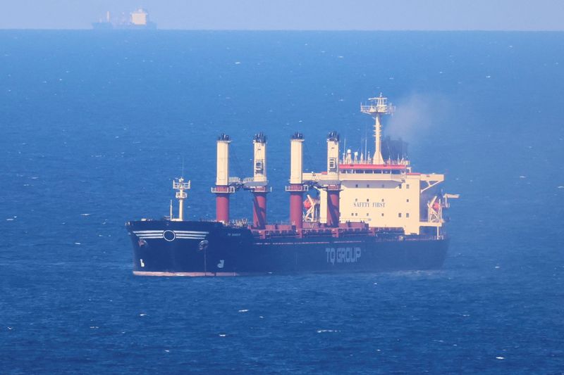 © Reuters. Turkish-flagged bulker TQ Samsun, carrying grain under UN's Black Sea Grain Initiative, is pictured in the Black Sea, north of Bosphorus Strait, off Istanbul, Turkey July 17, 2023. REUTERS/Yoruk Isik