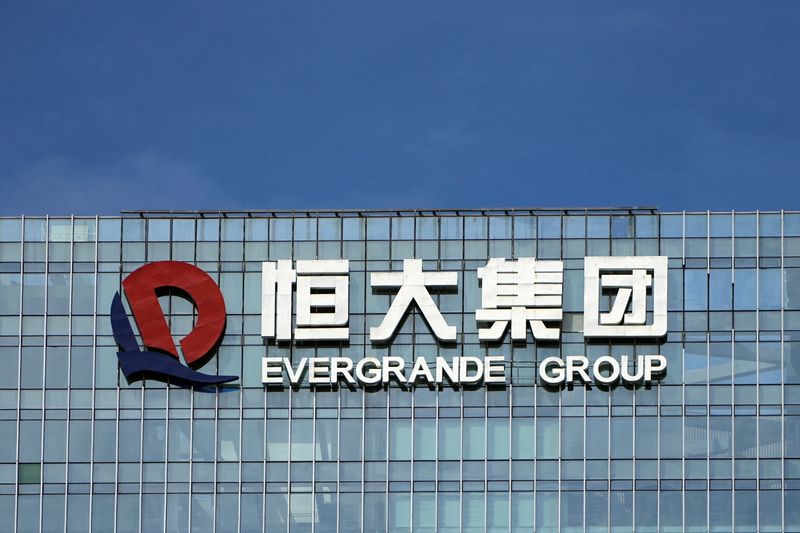 &copy; Reuters. FILE PHOTO: The company logo is seen on the headquarters of China Evergrande Group in Shenzhen, Guangdong province, China September 26, 2021. REUTERS/Aly Song//File Photo