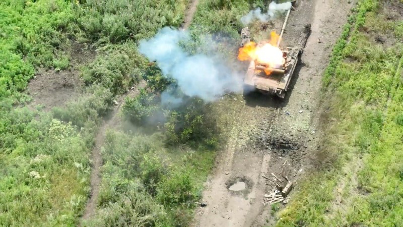 &copy; Reuters. FILE PHOTO: Drone footage shows a tank on fire after it was hit by ammunition from the air, amid Russia's attack on Ukraine, northwest of Bakhmut, Donetsk Region, Ukraine, in this still image from a video released by the Ukrainian army July 15, 2023. Aeri