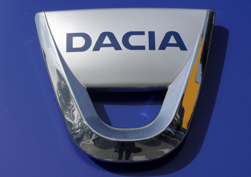 &copy; Reuters. Photo d'archives du logo de Dacia. /Photo prise le 22 octobre 2020 à Cagnes-Sur-Mer, France/REUTERS/Eric Gaillard 
