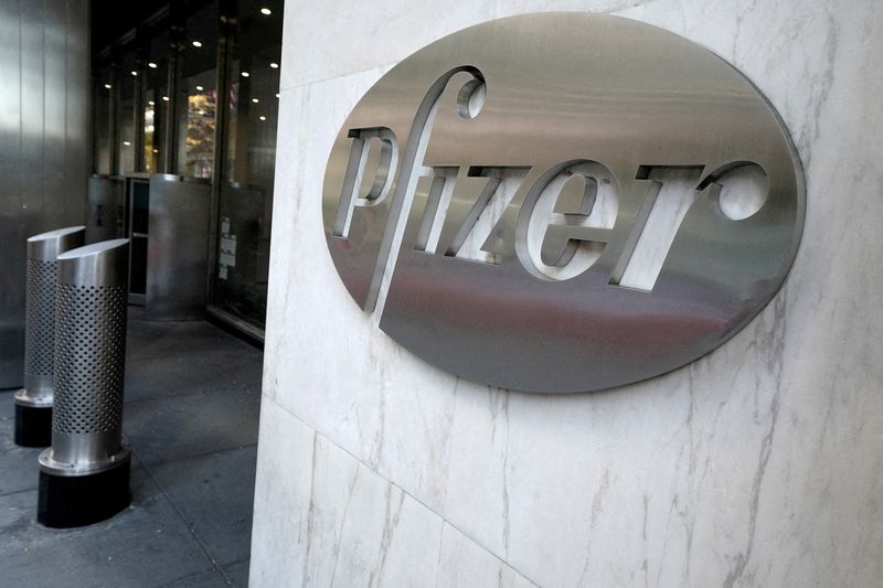 &copy; Reuters. FILE PHOTO: The Pfizer logo is pictured on their headquarters building in the Manhattan borough of New York City, New York, U.S., November 9, 2020. REUTERS/Carlo Allegri/File Photo