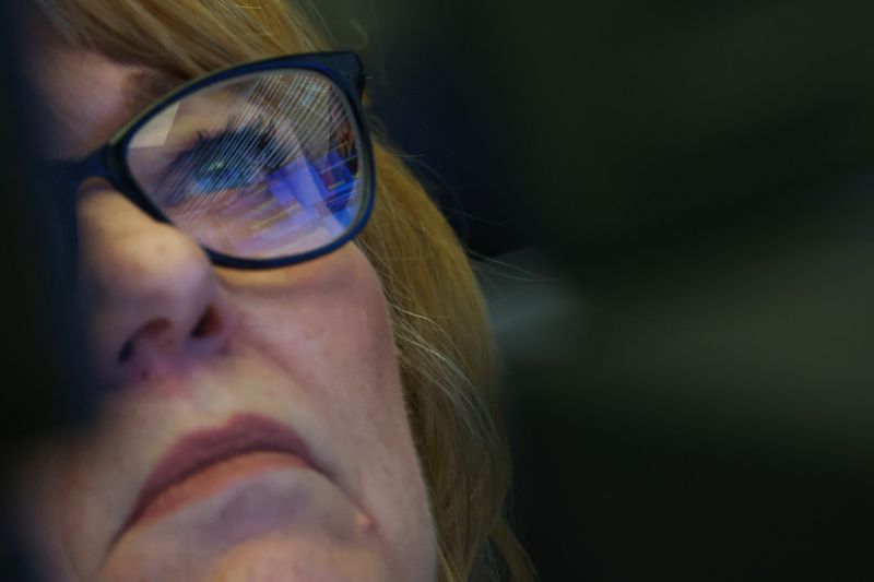 &copy; Reuters. Photo d'une trader à la bourse de Francfort. /Photo prise le 16 mars 2023 à Francfort, Allemagne/REUTERS/Kai Pfaffenbach