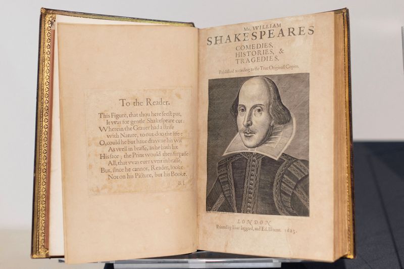 &copy; Reuters. Primeiro fólio de Shakespeare em exibição na Christies em Londres
24/04/2023 REUTERS/Anna Gordon