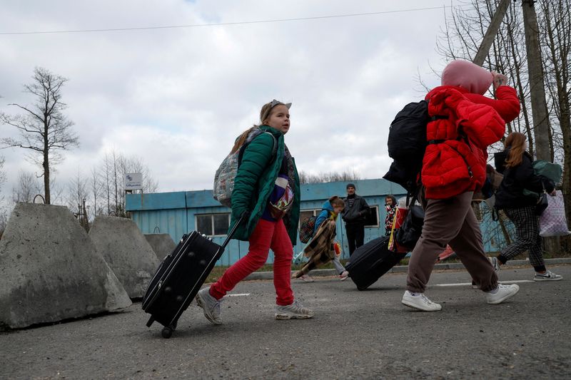 &copy; Reuters. طفلة أوكرانية تدعى كيرا تبلغ من العمر 10 سنوات نقلت إلى روسيا بعد ذهابها إلى معسكر صيفي نظمته موسكو من مناطق غير خاضعة لسيطرة الحكومة الأوكرا
