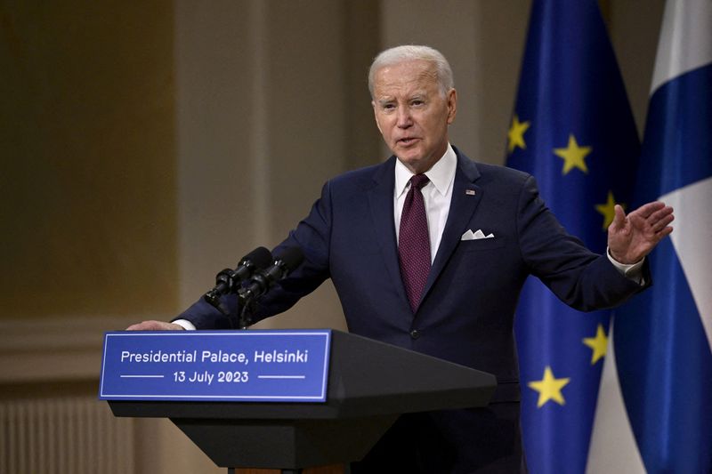 &copy; Reuters. FILE PHOTO: US President Joe Biden speaks during his joint press conference with Finnish President Sauli Niinisto (not pictured) at the Presidential Palace in Helsinki, Finland, July 13, 2023. Lehtikuva/Antti Aimo-Koivisto via REUTERS/File Photo