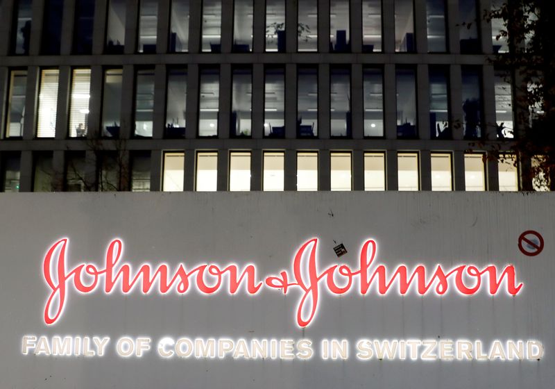 &copy; Reuters. The logo of healthcare company Johnson & Johnson is seen in front of an office building in Zug, Switzerland December 1, 2021. REUTERS/Arnd Wiegmann