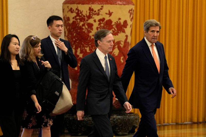 Il faut séparer climat et politique, dit Kerry au vice-président chinois