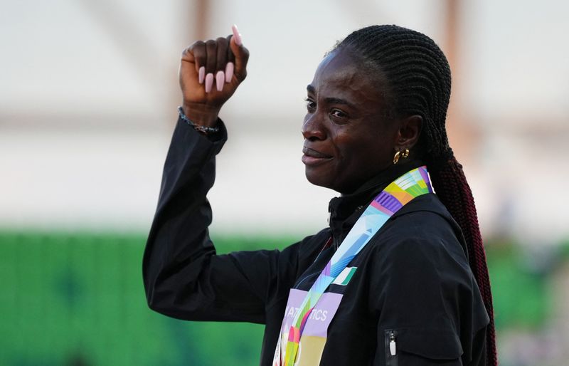 &copy; Reuters. العداءة النيجيرية توبي أموسان خلال بطولة العالم لألعاب القوى في أوريجون بالولايات المتحدة. صورة من أرشيف رويترز.  