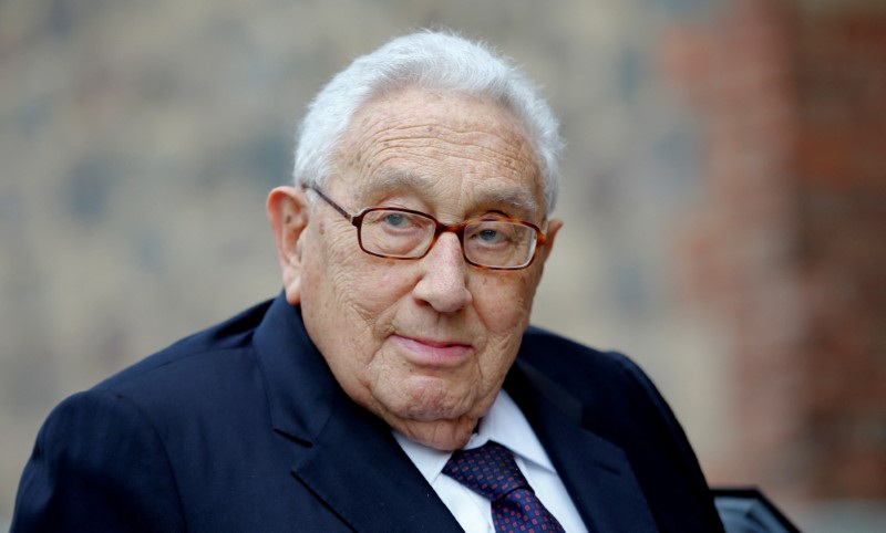 &copy; Reuters. FOTO DE ARCHIVO. El ex secretario de Estado de Estados Unidos, Henry Kissinger, en Berlín, Alemania. 17 de septiembre de 2015. REUTERS/Fabrizio Bensch