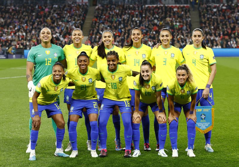 &copy; Reuters. FOTO DE ARCHIVO: Las jugadoras de Brasil posan para una foto del equipo antes del partido contra Inglaterra por la Finalissima femenina en el Estadio Wembley de Londres, Reino Unido. 6 de abril, 2023. Action Images via Reuters/Andrew Boyers/Archivo