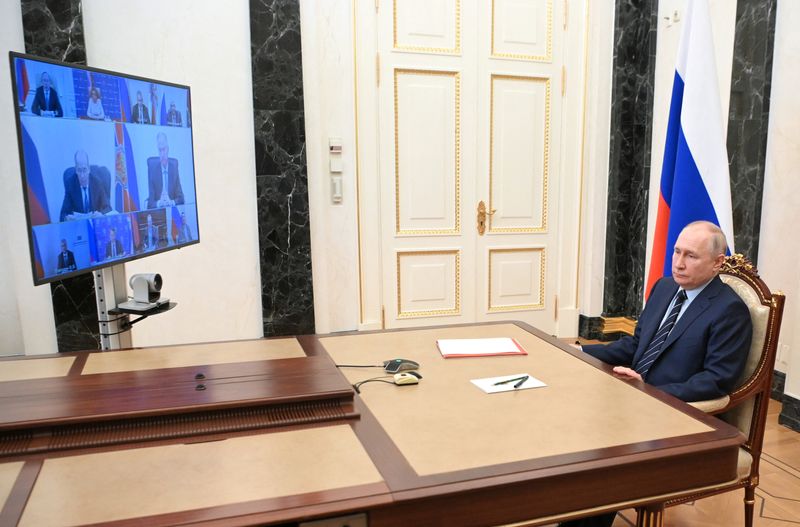 &copy; Reuters. الرئيس الروسي فلاديمير بوتين أثناء اجتماع عبر الفيديو في موسكو يوم 14 يوليو تموز 2023. صورة لوكالة سبوتنيك حصلت عليها رويترز من طرف ثالث