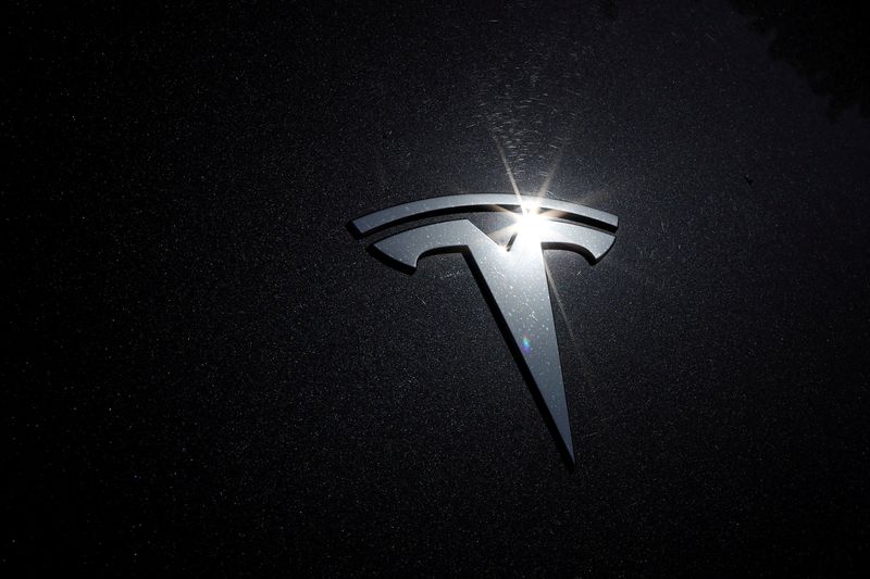 &copy; Reuters. FILE PHOTO: The Tesla logo is seen on a car in Los Angeles, California, U.S., July 9, 2020.  REUTERS/Lucy Nicholson/