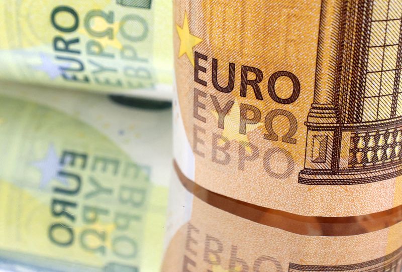 &copy; Reuters. أوراق نقدية من فئة اليورو في صورة توضيحية من أرشيف رويترز.