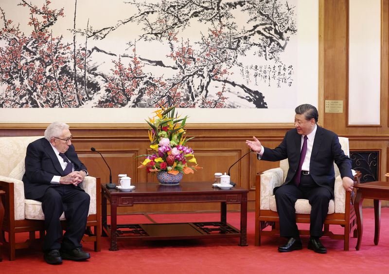 &copy; Reuters. Presidente da China, Xi Jinping, durante encontro com ex-secretário de Estado dos EUA Henry Kissinger em Pequim
20/07/2023 China Daily via REUTERS