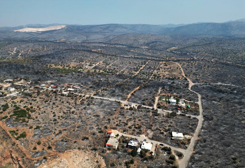 &copy; Reuters. Vista aérea de região devastada por incêndio perto de Mandra, a oeste de Atenas, na Grécia
20/07/2023 REUTERS/Fedja Grulovic