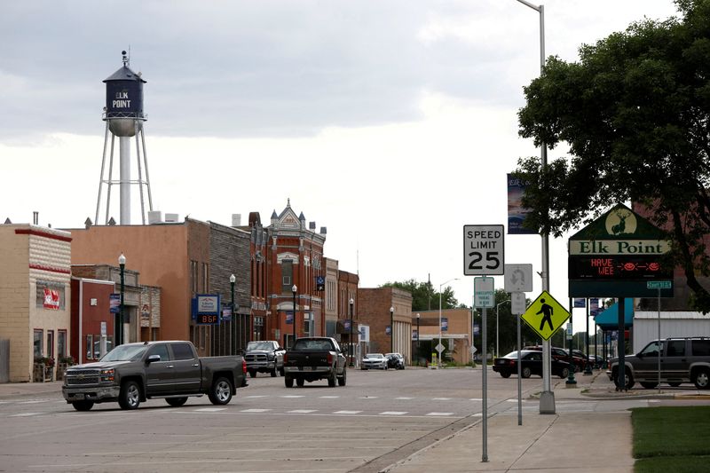 &copy; Reuters. FILE PHOTO: A view shows Main Street in Elk Point, South Dakota, U.S. June 3, 2017. Picture taken June 3, 2017. REUTERS/Ryan Henriksen/File Photo