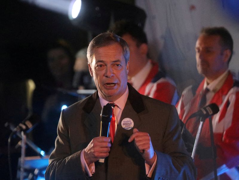 &copy; Reuters. FILE PHOTO: Brexit Party leader Nigel Farage speaks as people celebrate in Parliament Square on Brexit day in London, Britain January 31, 2020. REUTERS/Simon Dawson/File Photo