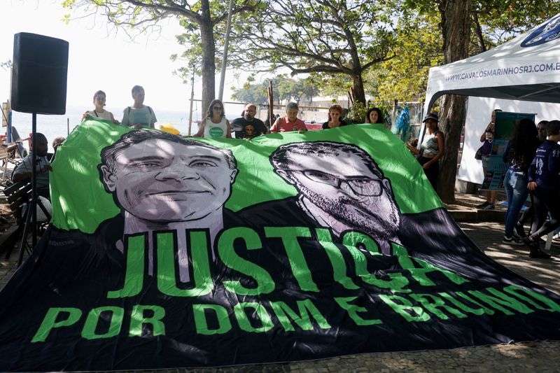 &copy; Reuters. Manifestantes protestam no aniversário de um ano da morte do jornalista Dom Philips e do indigenista Bruno Pereira no Rio de Janeiro
05/06/2023 REUTERS/Pilar Olivares