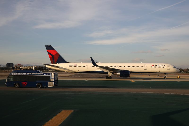 &copy; Reuters. A Delta plane passes a Delta bus on the tarmac at LAX airport in Los Angeles, California U.S. January 10, 2018. REUTERS/Lucy Nicholson/File Photo