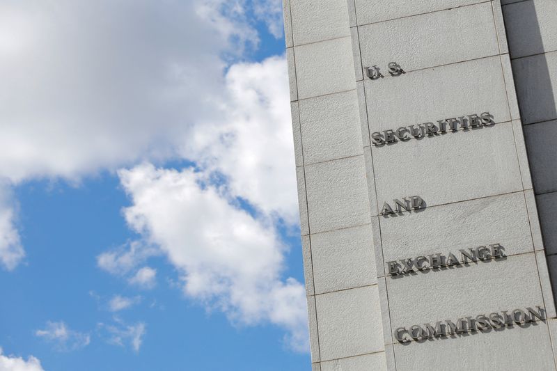 © Reuters. FILE PHOTO: Signage is seen at the headquarters of the U.S. Securities and Exchange Commission (SEC) in Washington, D.C., U.S., May 12, 2021. Picture taken May 12, 2021. REUTERS/Andrew Kelly/File Photo