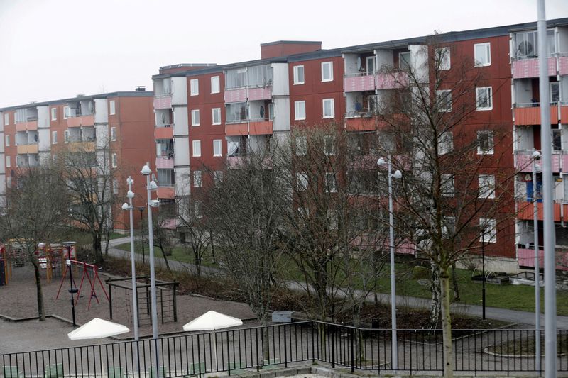 &copy; Reuters. FILE PHOTO: Apartment blocks are pictured in Stockholm April 8, 2014. Picture taken April 8, 2014. REUTERS/Ints Kalnins/File Photo