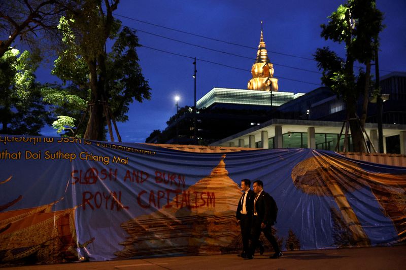 &copy; Reuters.     ５月のタイ下院総選挙で第１党となった「前進党」の幹部は２１日、党の首相候補が議会の支持を得られなかったことを受け、連立を組む第２党の「タイ貢献党」に政権樹立の主導権を