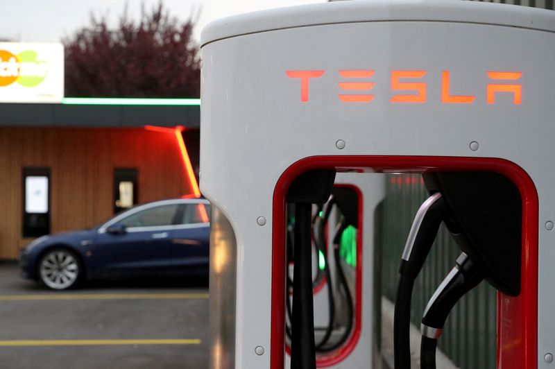 &copy; Reuters. FILE PHOTO: A Tesla Supercharger station is seen in Dietikon, Switzerland October 21, 2020. REUTERS/Arnd Wiegmann/File Photo