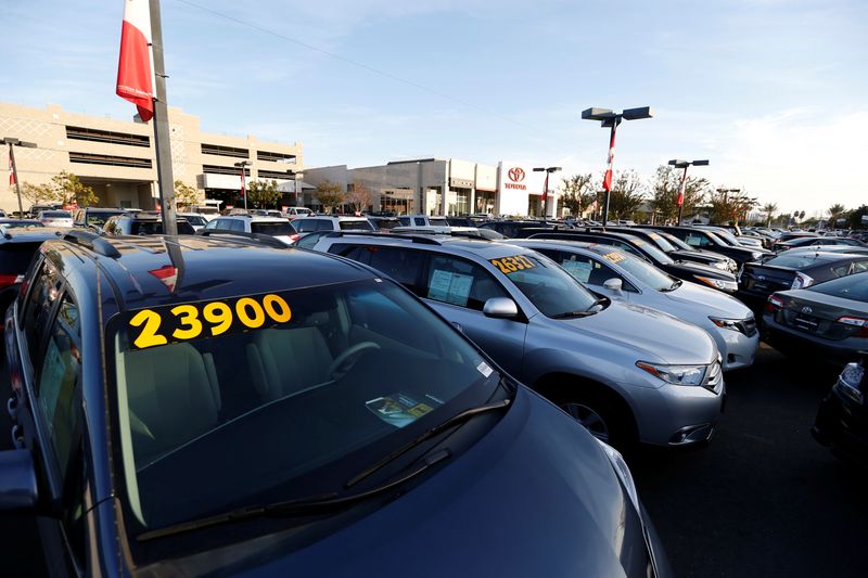 &copy; Reuters. FILE PHOTO: Vehicles for sale are pictured on the lot at AutoNation Toyota dealership in Cerritos, California December 9, 2015.   REUTERS/Mario Anzuoni/File Photo